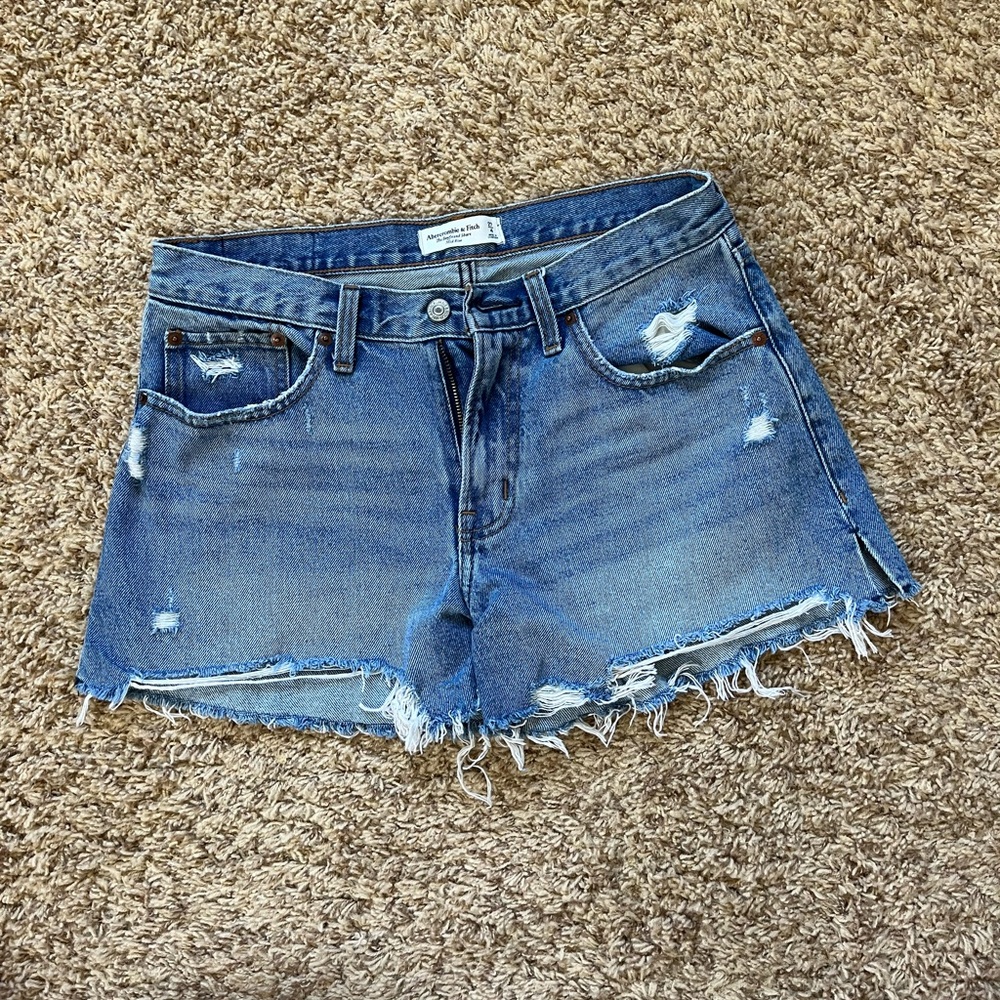 Abercrombie & Fitch “The Boyfriend Short Mid Rise”